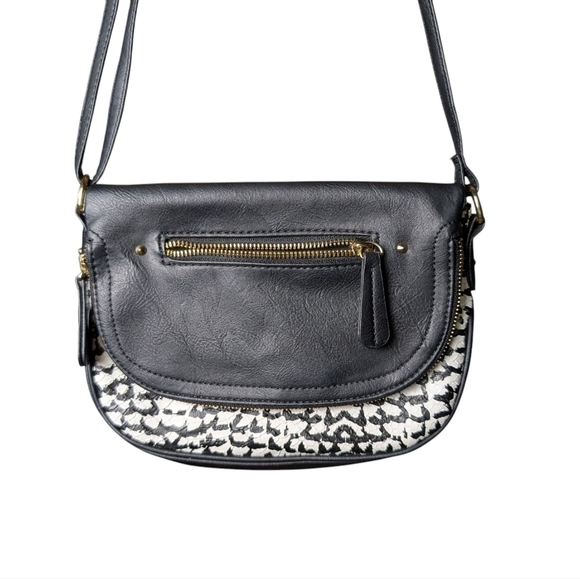 Like New Apt. 9 Black and White Crossbody Bag Hidden Front Zipper Pocket Flap - Picture 9 of 12